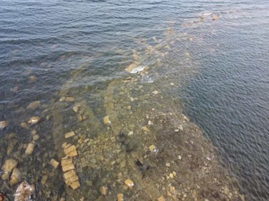 Τουρκία: H μείωση της στάθμης της θάλασσας έφερε στο «φως» το λιμάνι της αρχαίας ελληνικής πόλης Αδραμύτειο