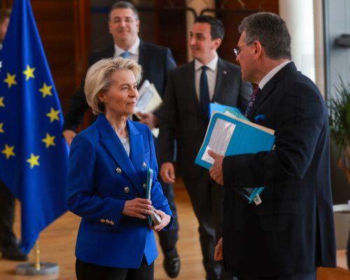Παγώνει τα αντίμετρα κατά των ΗΠΑ για 90 ημέρες η ΕΕ, δίνει περιθώριο στις διαπραγματεύσεις